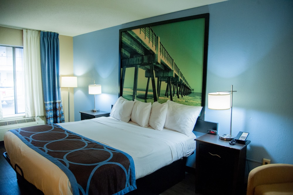 Standard Room, 1 King Bed photo 3
