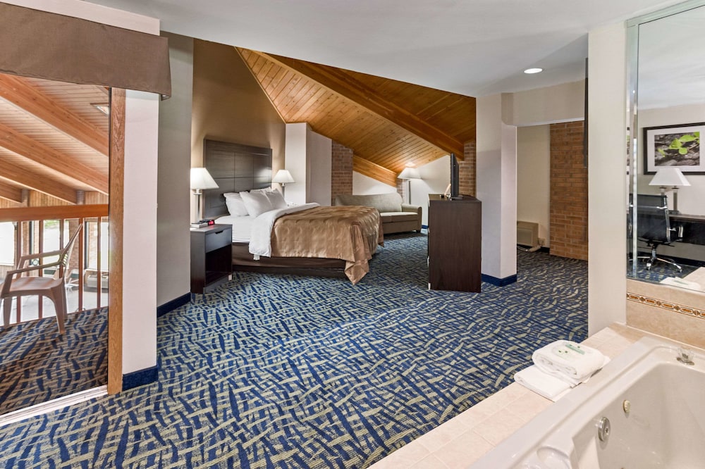 Suite, 1 King Bed, Non Smoking - Photo 5