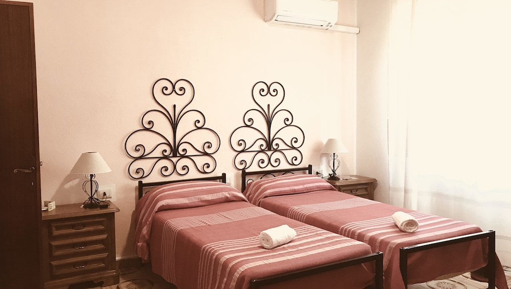 Triple Room (Private External Bathroom) photo 1