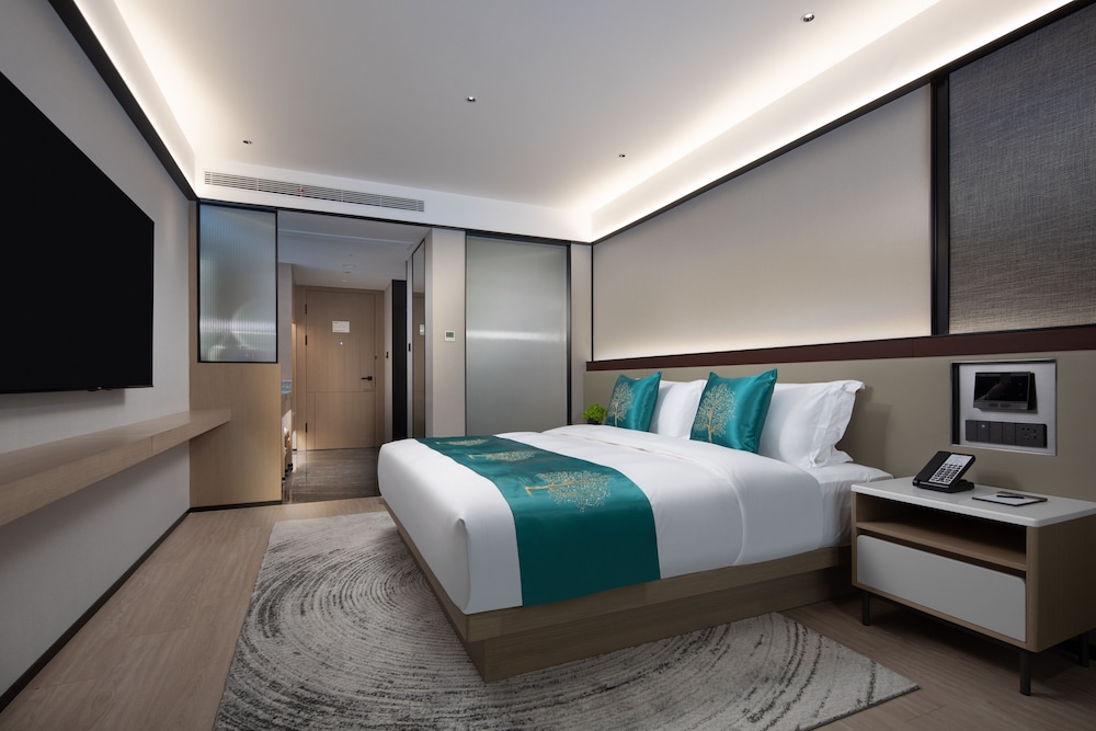 Deluxe King Room photo 1