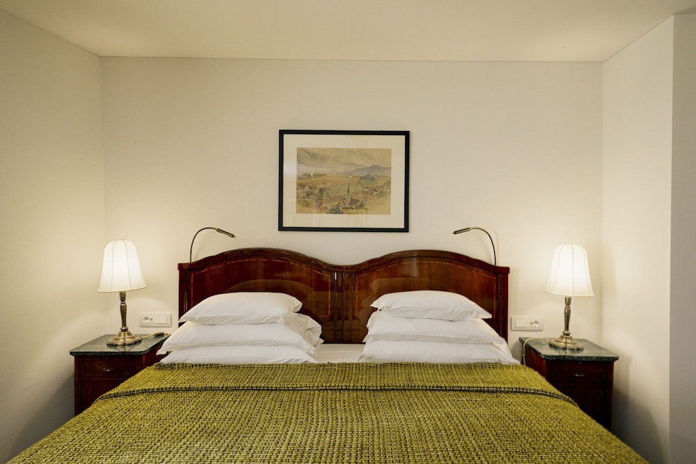Design Studio Suite, 1 King Bed, Garden Area - Photo 4