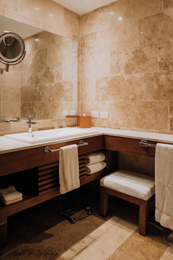 Deluxe Junior Suite, Work & Play