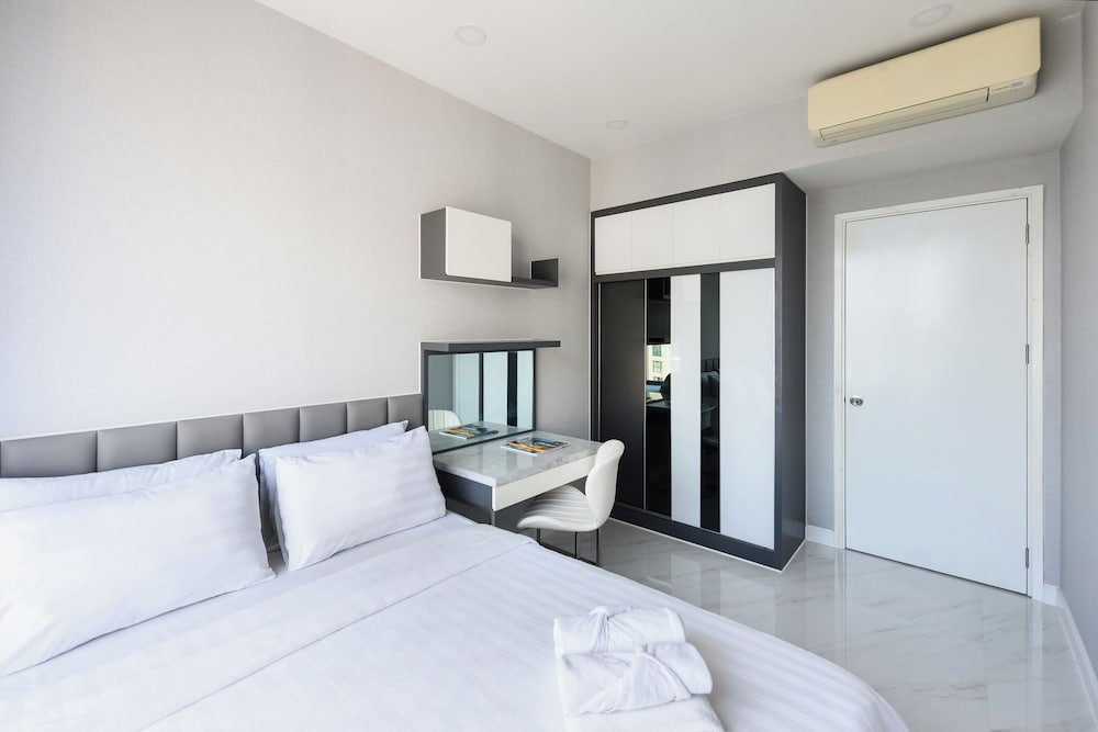 Business Apartment, 2 Bedrooms, Balcony, River View