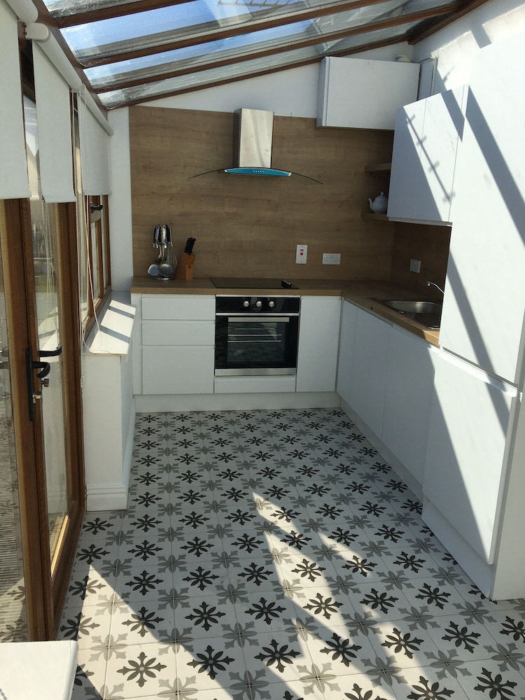 Superior House, Accessible, Ensuite photo 3