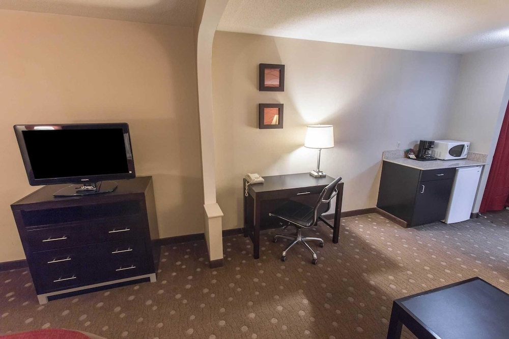 Double Room, 1 King Bed, Non Smoking - Photo 1
