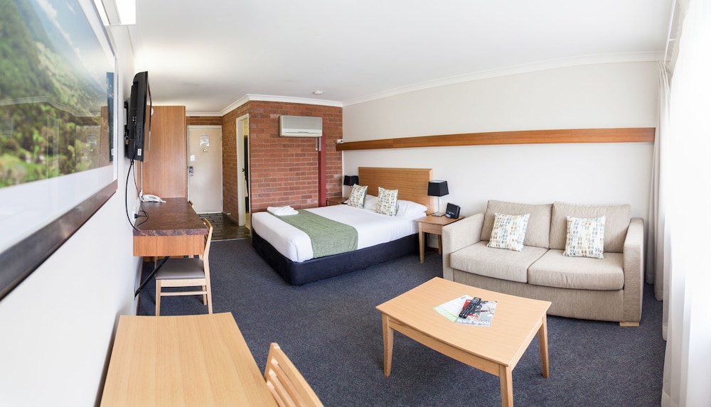 Queen Mountain View with Sofa Bed
