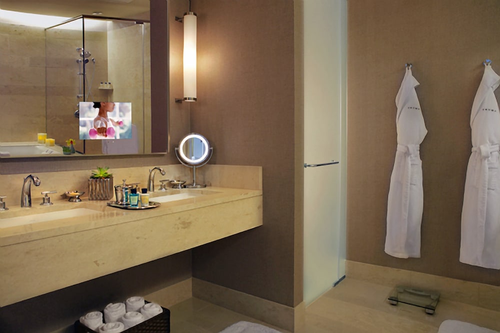 Deluxe Room, 1 King Bed (Spa Grand)