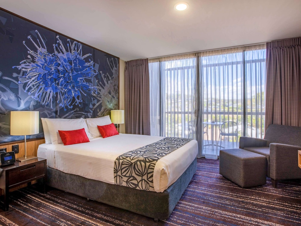 Superior Suite, 1 Queen Bed, Balcony photo 1