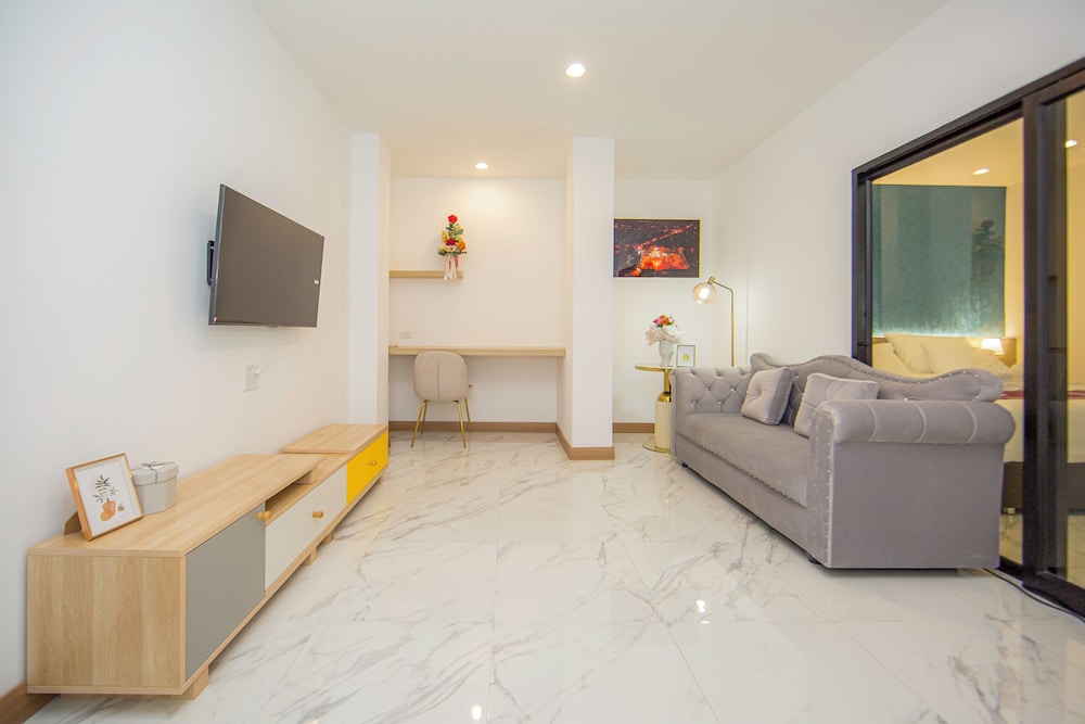 One Bedroom Suite - Photo 19