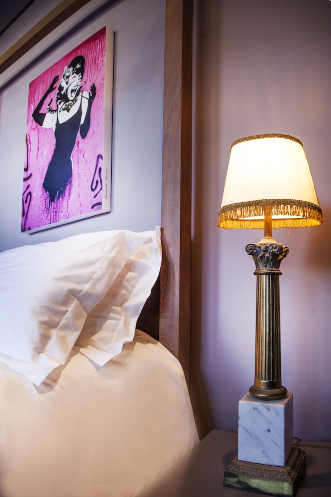 Room (3) photo 2