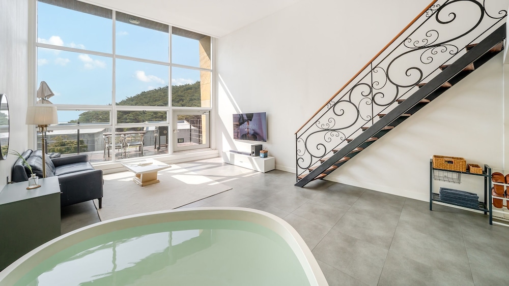 Basic Room, 1 Bedroom (C103(Spa/Private BBQ)) photo 2