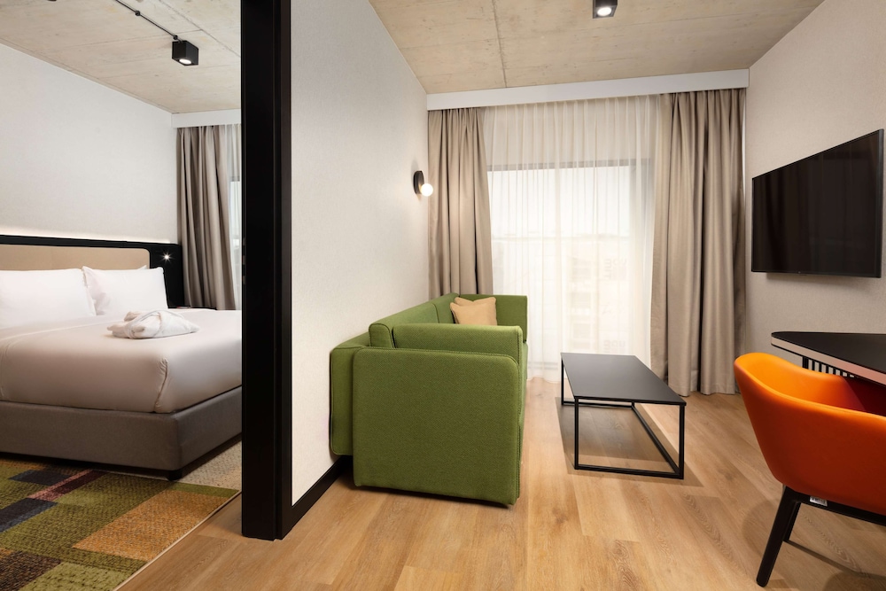 Suite, 1 Bedroom - Photo 1