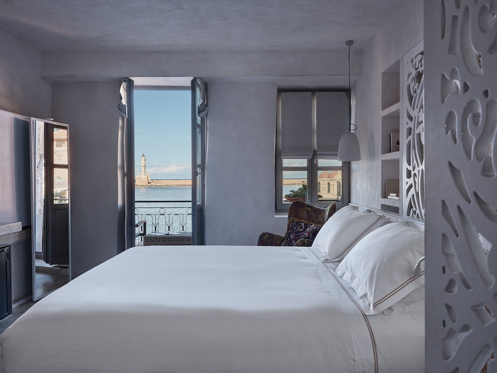 Double White suite with sea view photo 1