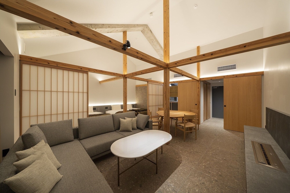Penthouse Room - Photo 10