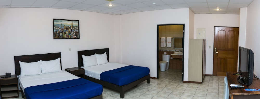 Junior Suite, 2 Queen Beds - Ocean View photo 2