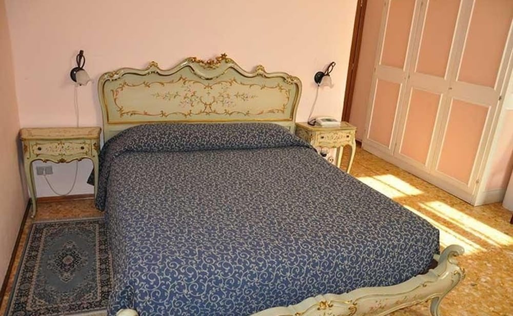 Double or Twin Room photo 1