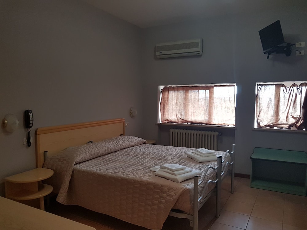 Double or Twin Room photo 2