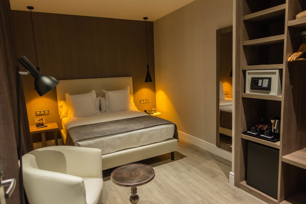 Superior Double Room Single Use (Interior) photo 2