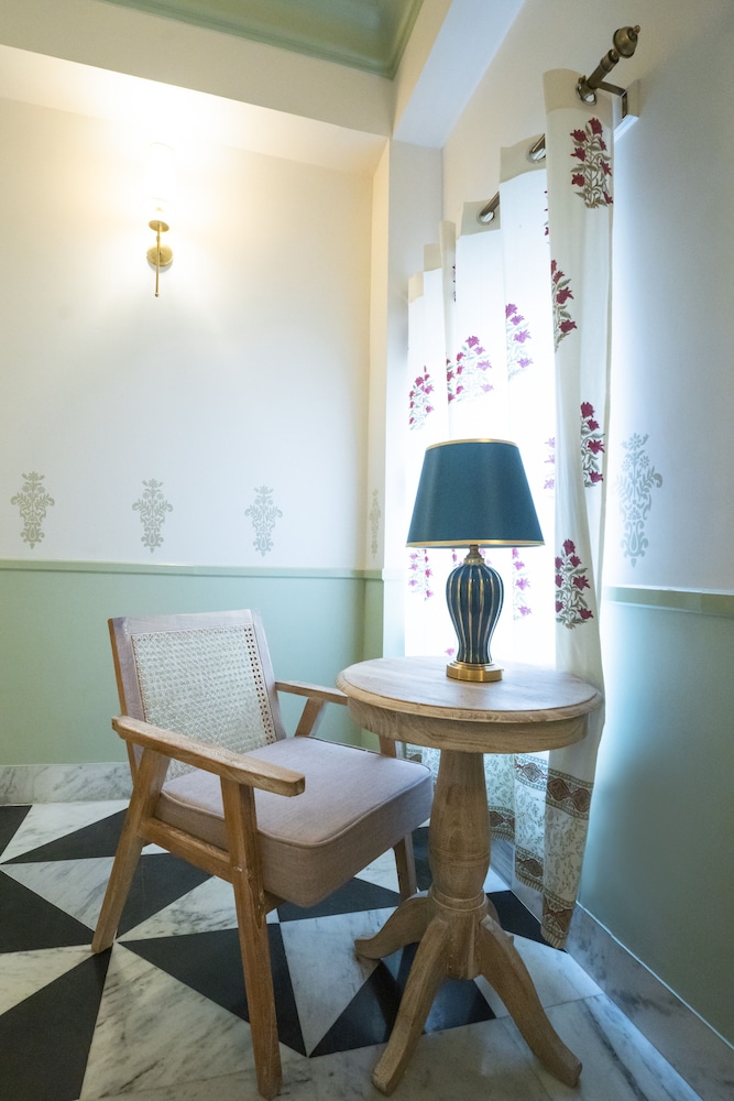 Upper Luxury - Photo 27