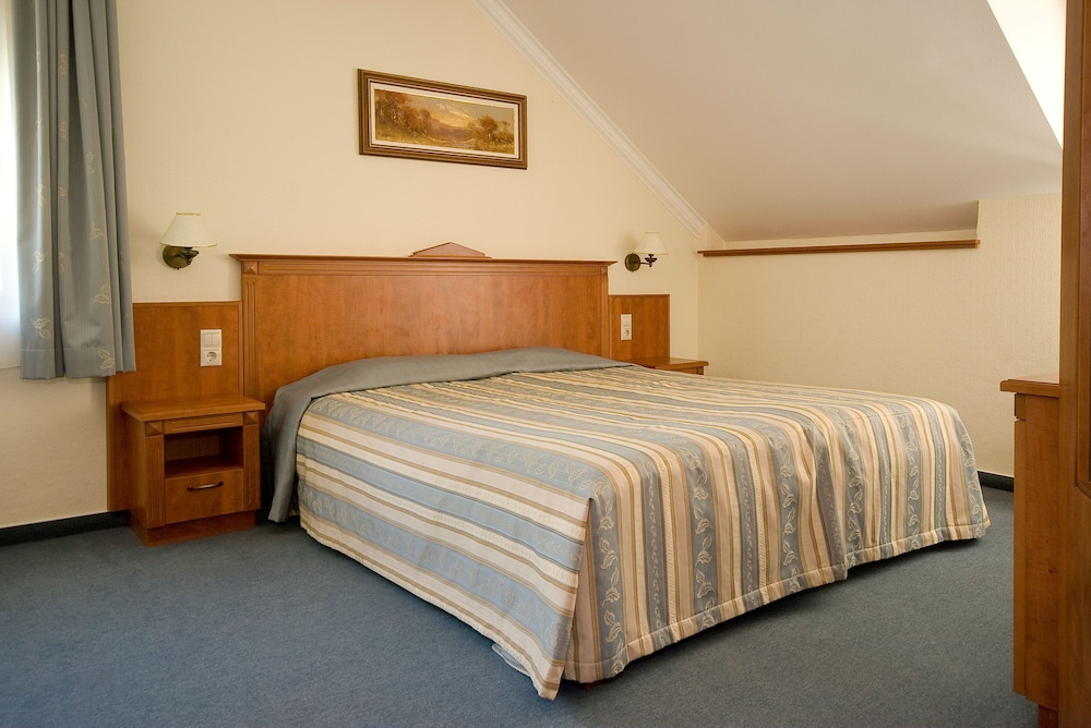 Suite (Main Building)