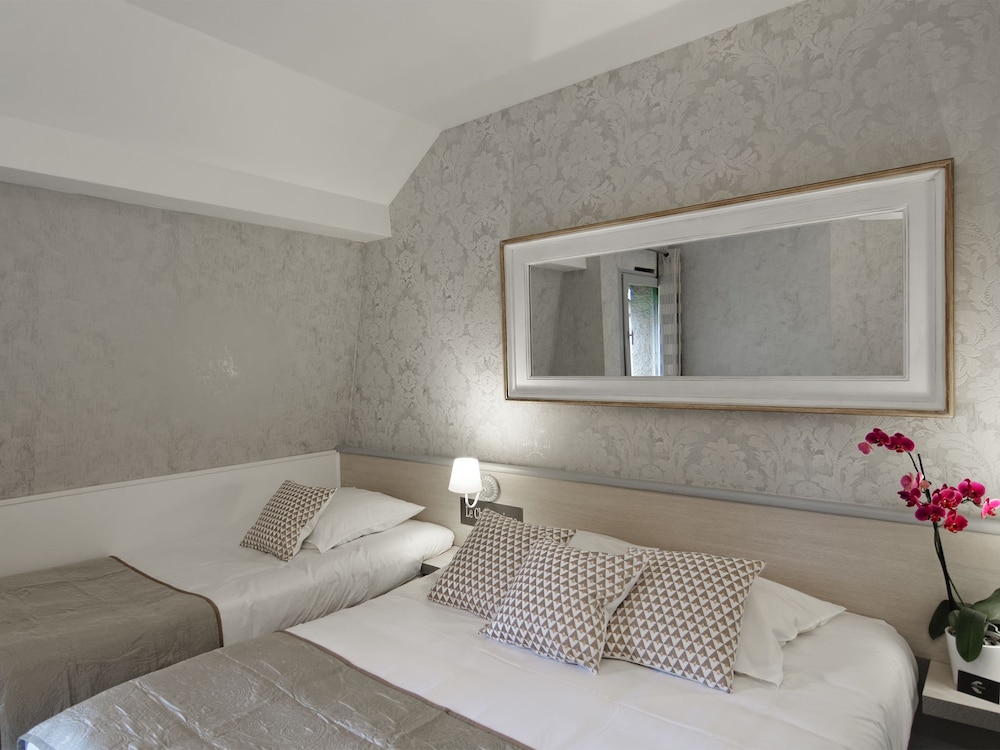 Standard Triple Room, 1 Bedroom, Private Bathroom, Garden View photo 1