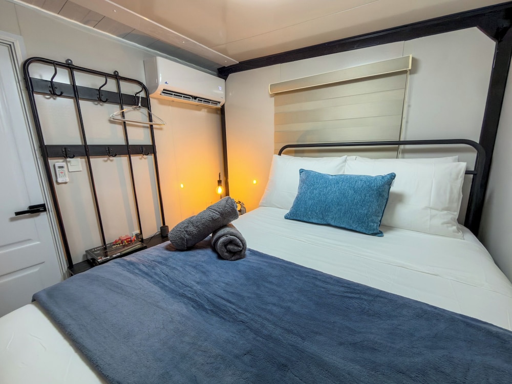 Romantic Room, 1 Double Bed, Hot Tub, Garden View photo 1
