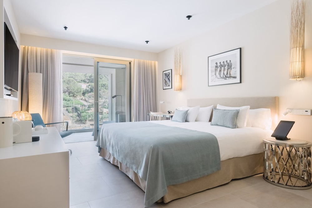 Signature Double Room, Balcony, Partial Sea View