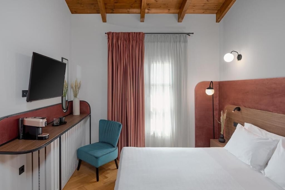 Deluxe Suite - Photo 2