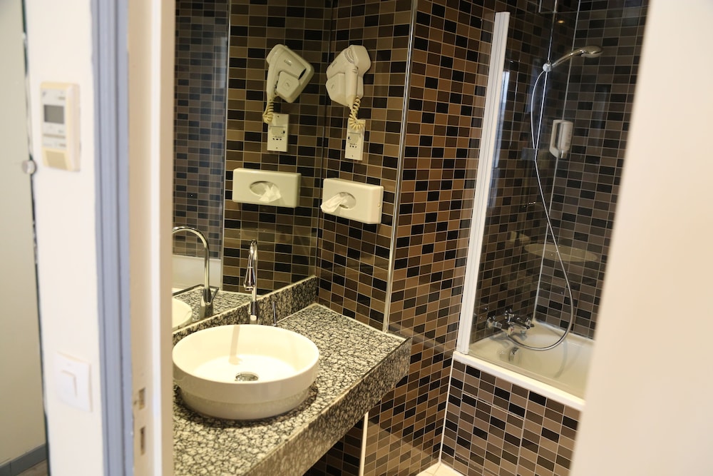 Double Room - Photo 6