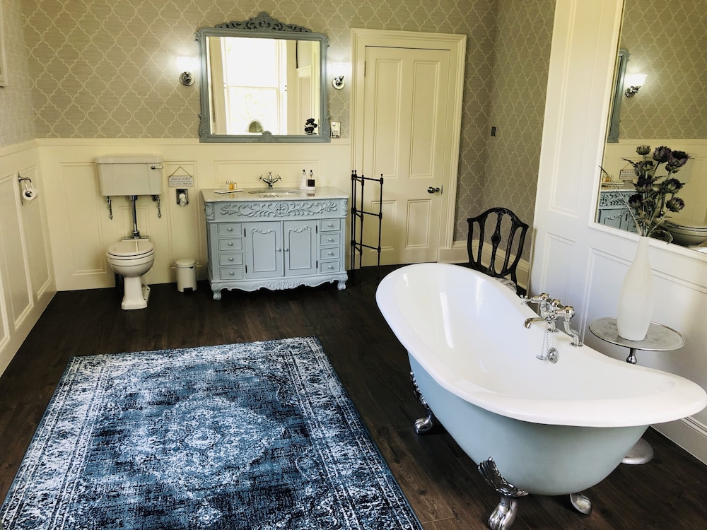 Exclusive House photo 1