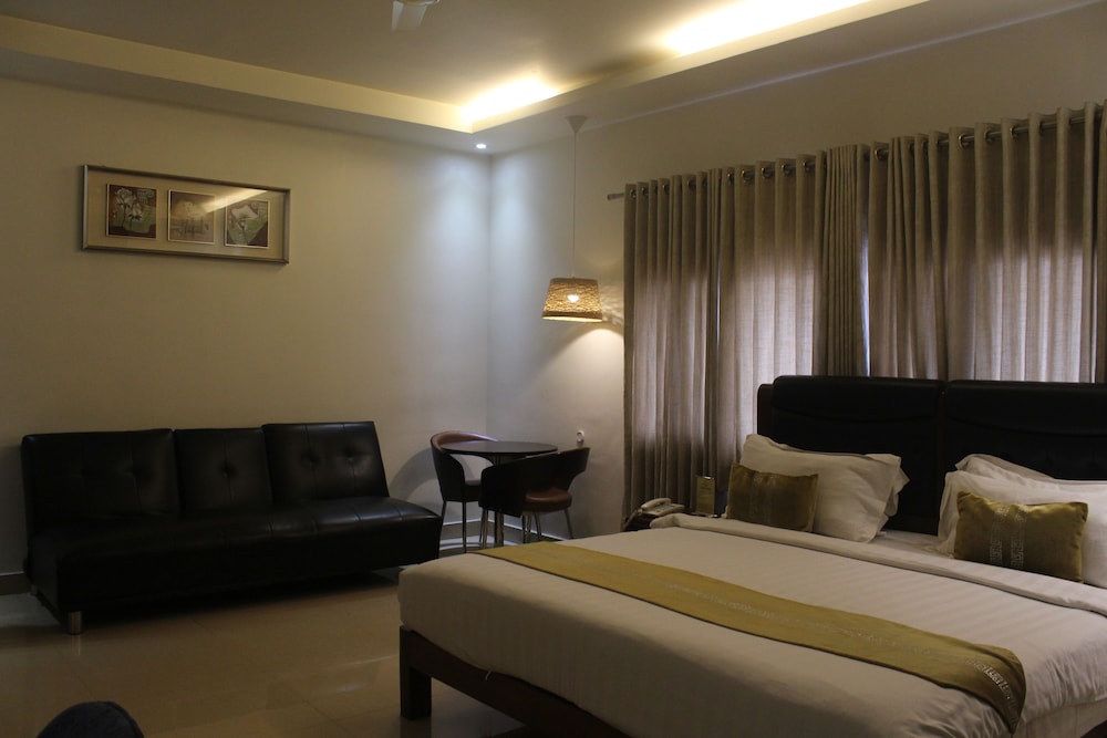 Superior Room, 1 King Bed photo 2