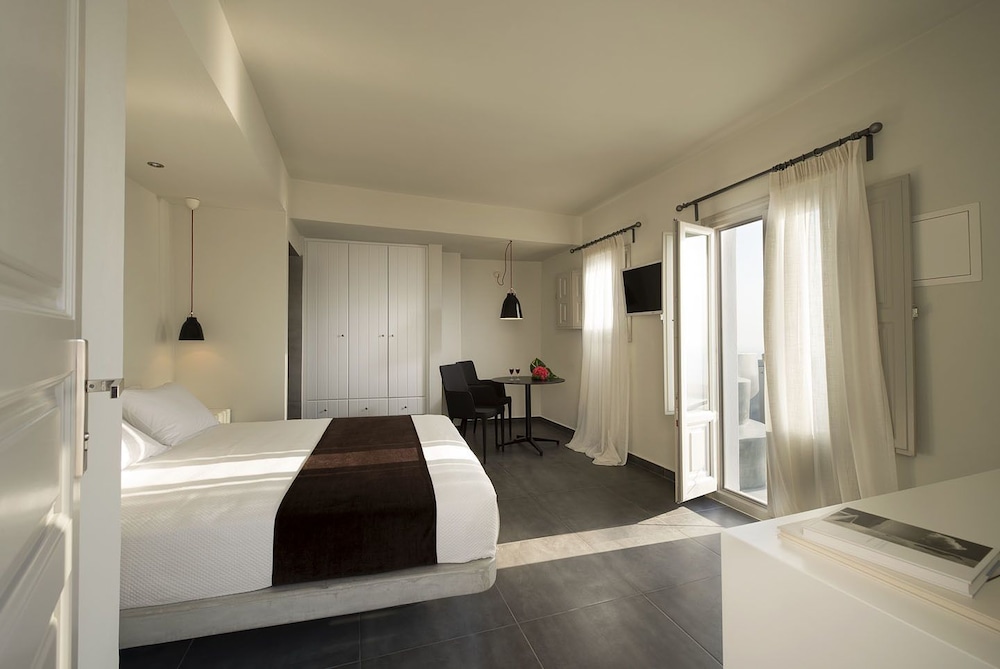 Deluxe Suite, Jetted Tub