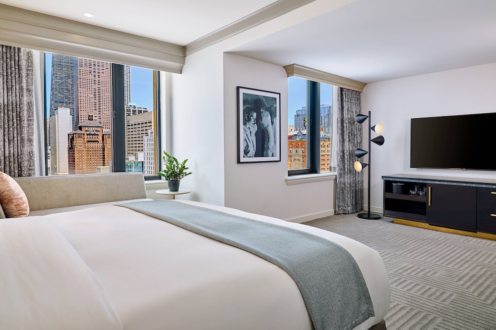 Grand King Room with One King Bed (Non Smoking) thumbnail 6