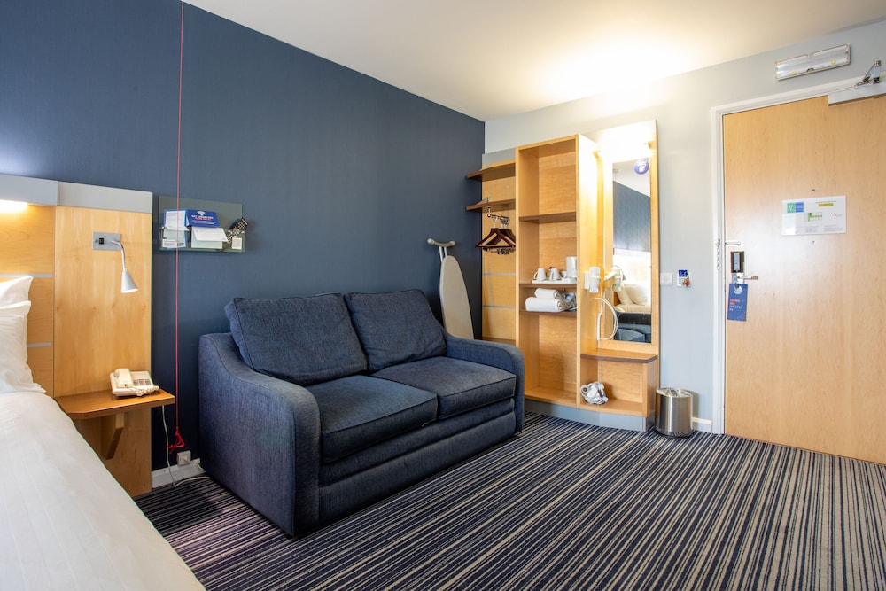 Standard Room, 1 Double Bed, Accessible (with Free Hot Breakfast) - Photo 7