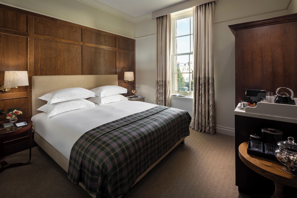 Junior Room, 1 King Bed, Garden View