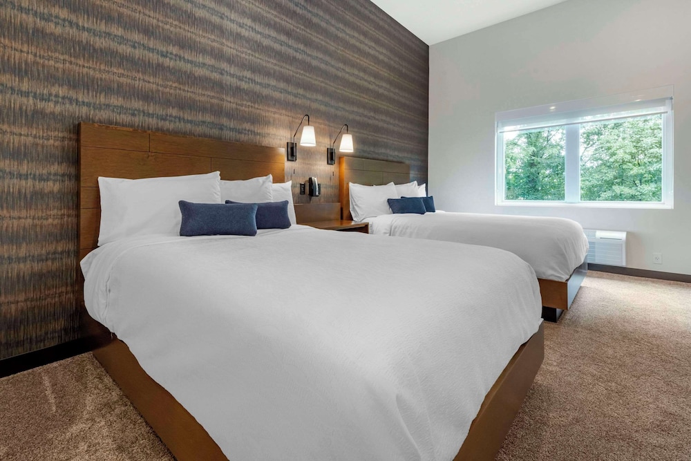 Standard Room, 2 Queen Beds, Non Smoking - Photo 1