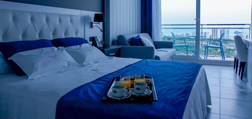 Double Room Single Use thumbnail 6