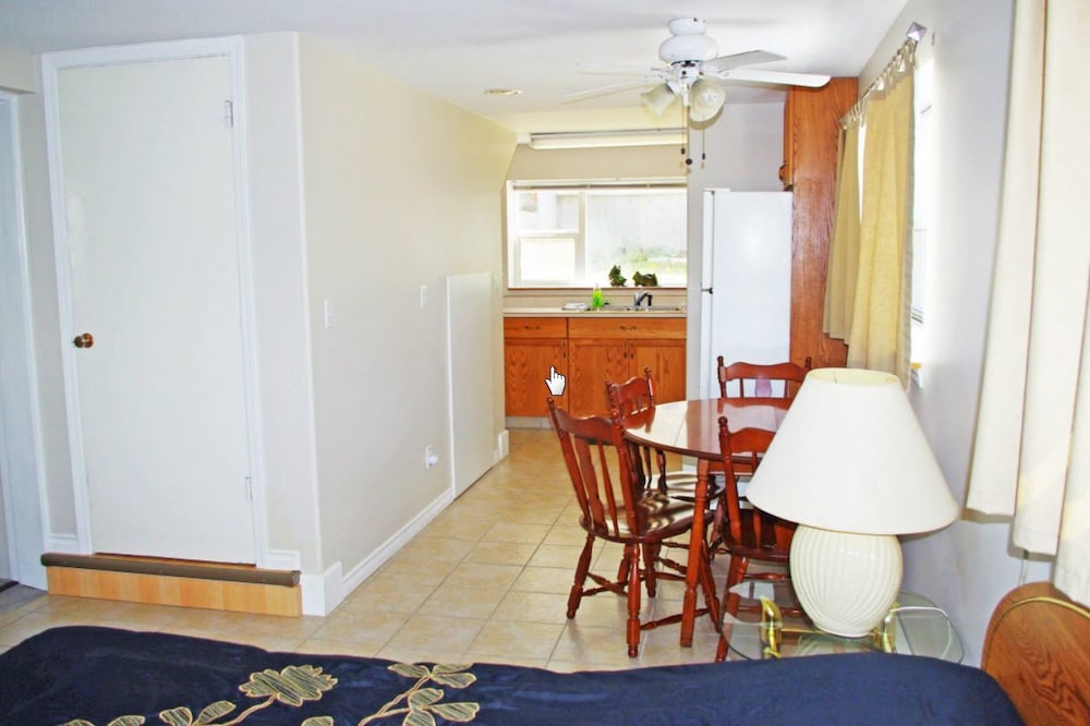 Suite 5 photo 2