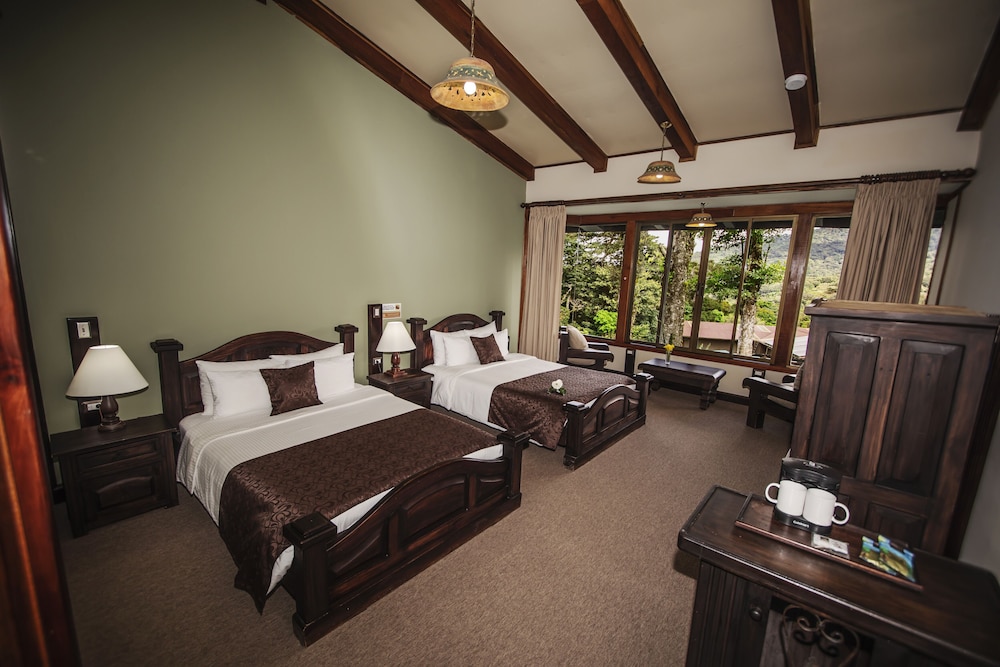 Mountain Suite, 2 Queen Beds - Photo 8