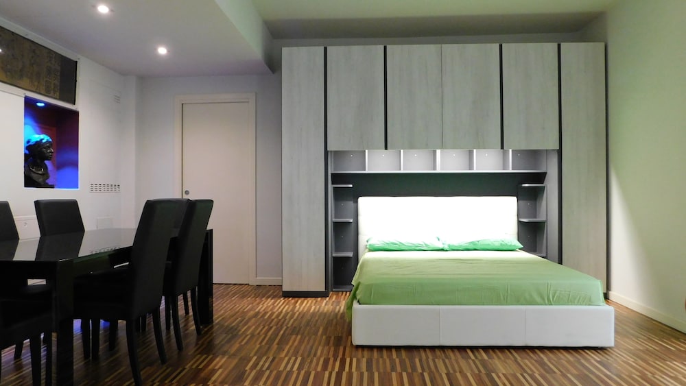 Design Apartment, 2 Bedrooms, 2 Bathrooms, Garden Area