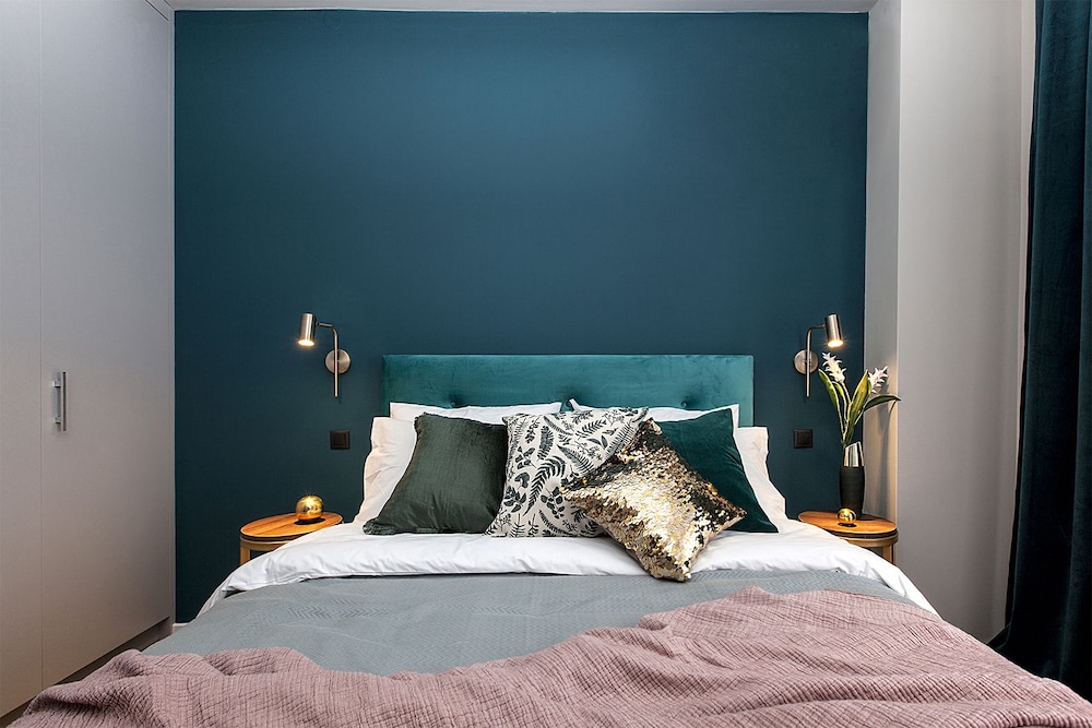 Comfort Single Room, 1 Queen Bed with Sofa bed, Accessible, Kitchen