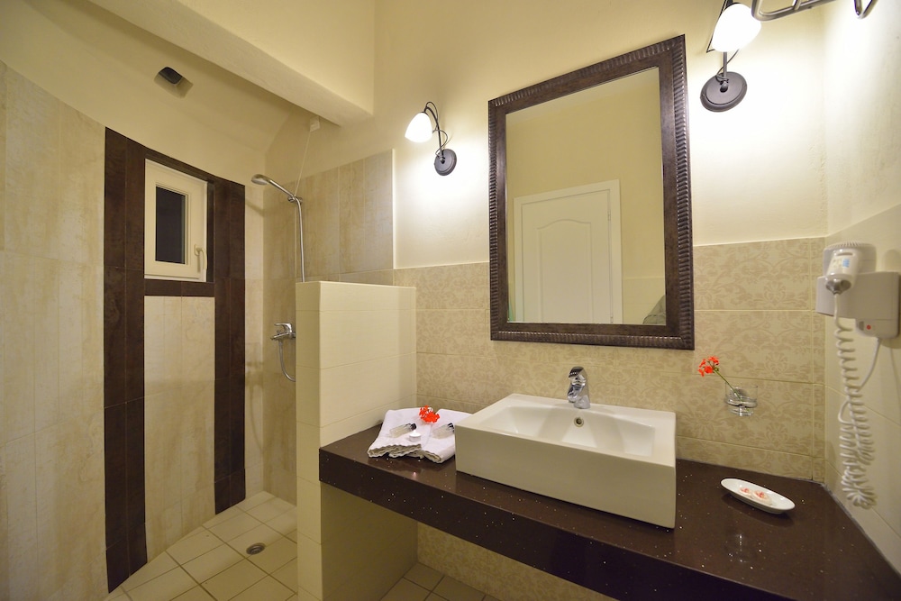 Standard Triple Room (No special View) - Photo 7