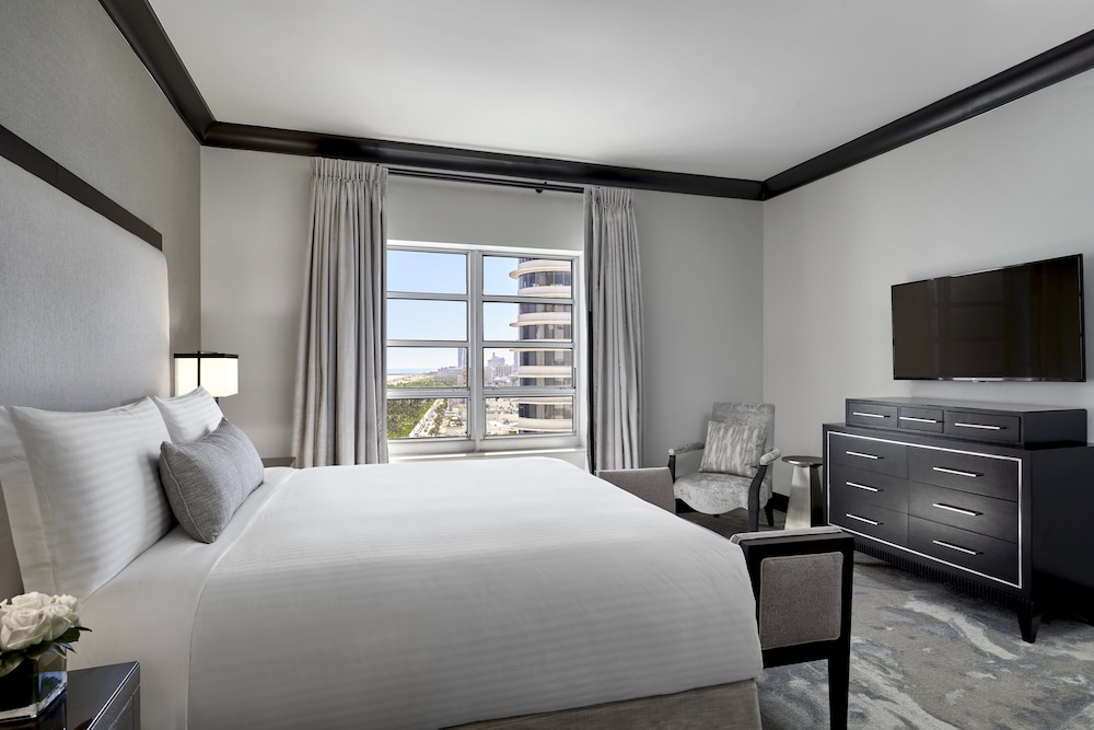 Presidential Studio Suite, Balcony, City View (Vice Presidential City Skyline View)