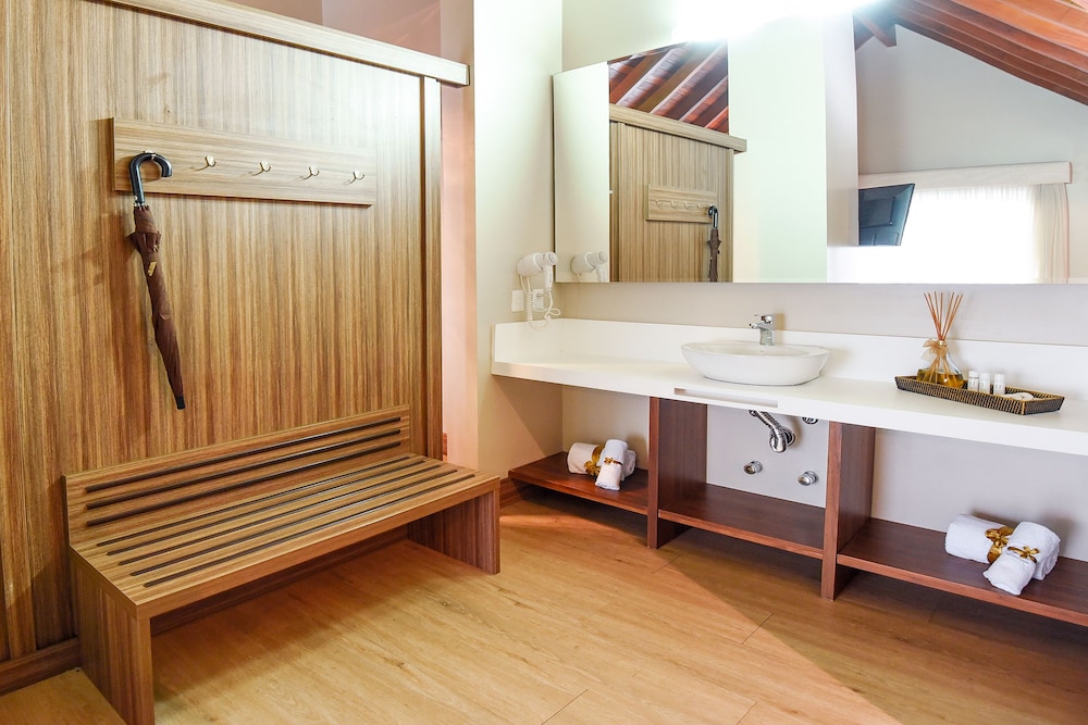 Luxury Suite, Jetted Tub