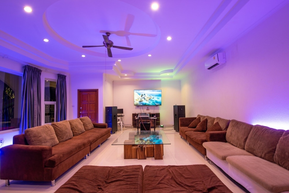 Villa, Multiple Bedrooms, Accessible, Smoking