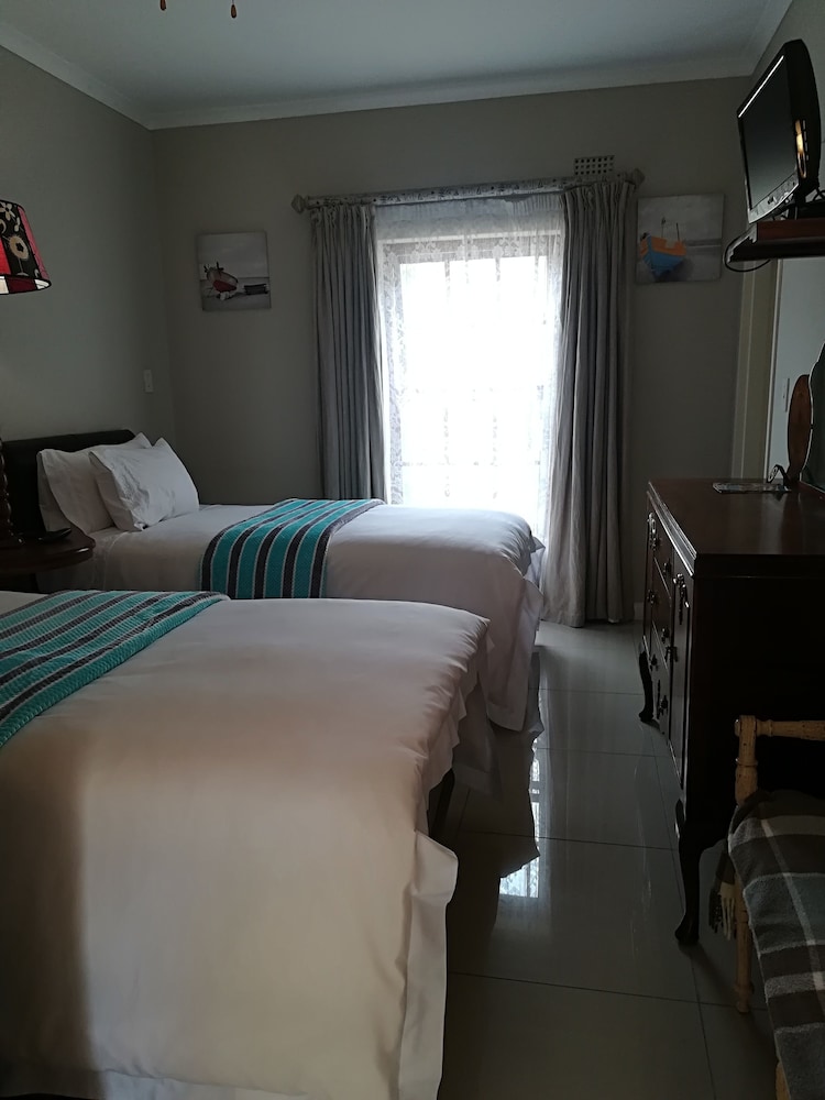 Luxury Twin Standard Room