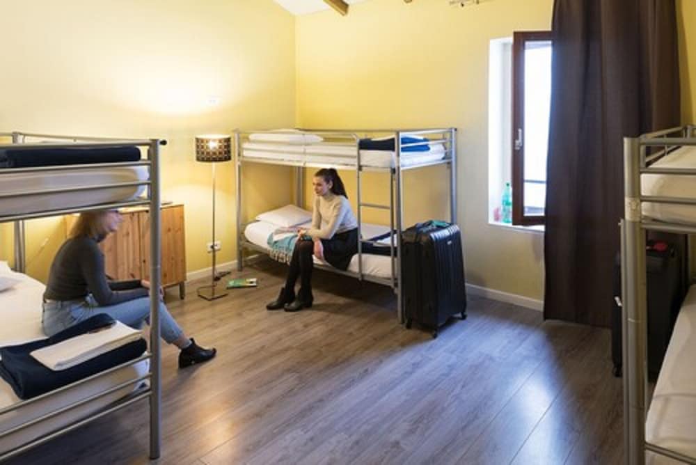 1 Bed in a 6 Beds mixed dorm photo 1