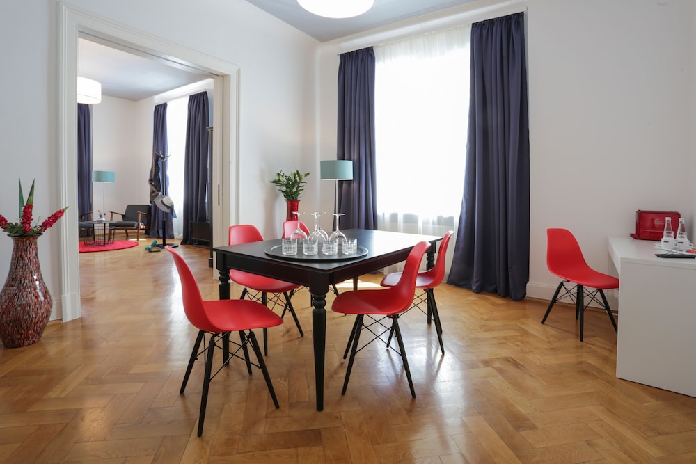 Apartment photo 2