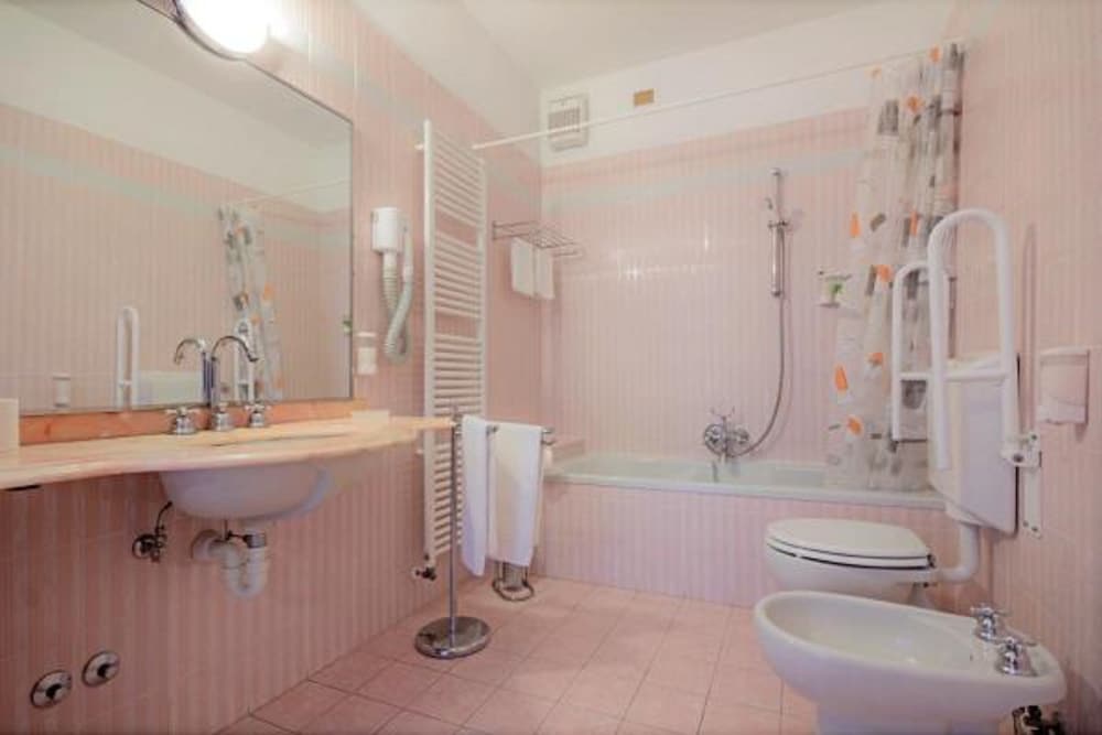 Suite - Photo 3