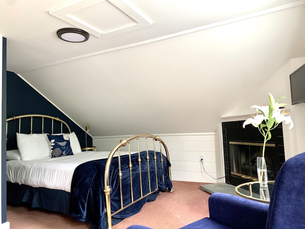 Standard Room, 1 Queen Bed (Second Floor - Room 4) photo 3